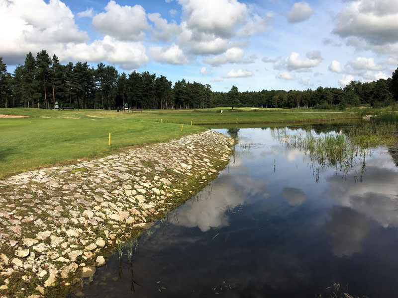 Ein besonderes Erlebnis: das seen-, wind- und waldreiche Golfen im Baltikum