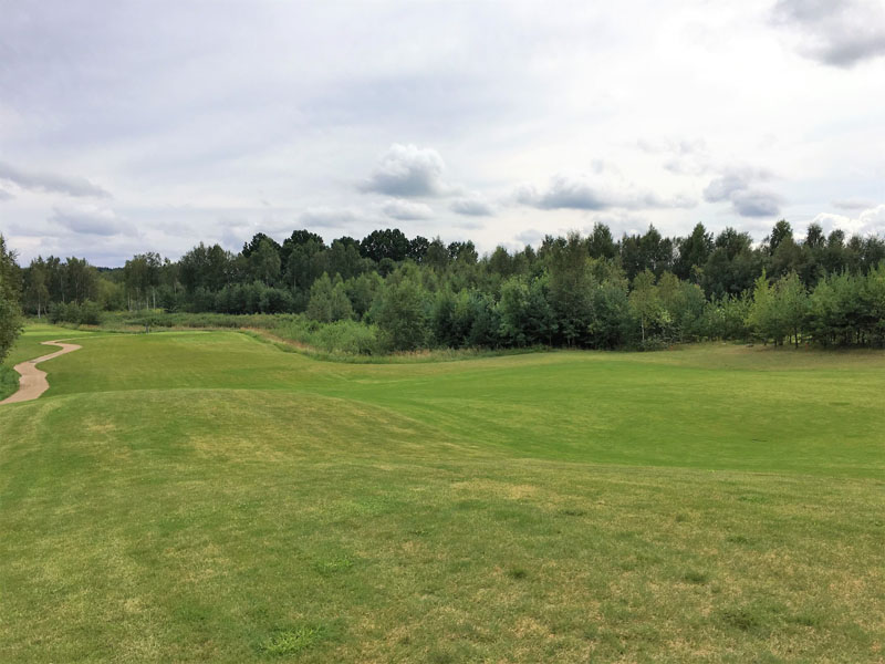 Herausfordernd: Golf auf engen Bahnen