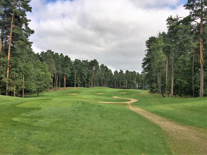 Lettland: Viel Wald auf den ersten Bahnen des Ozo Golf Clubs