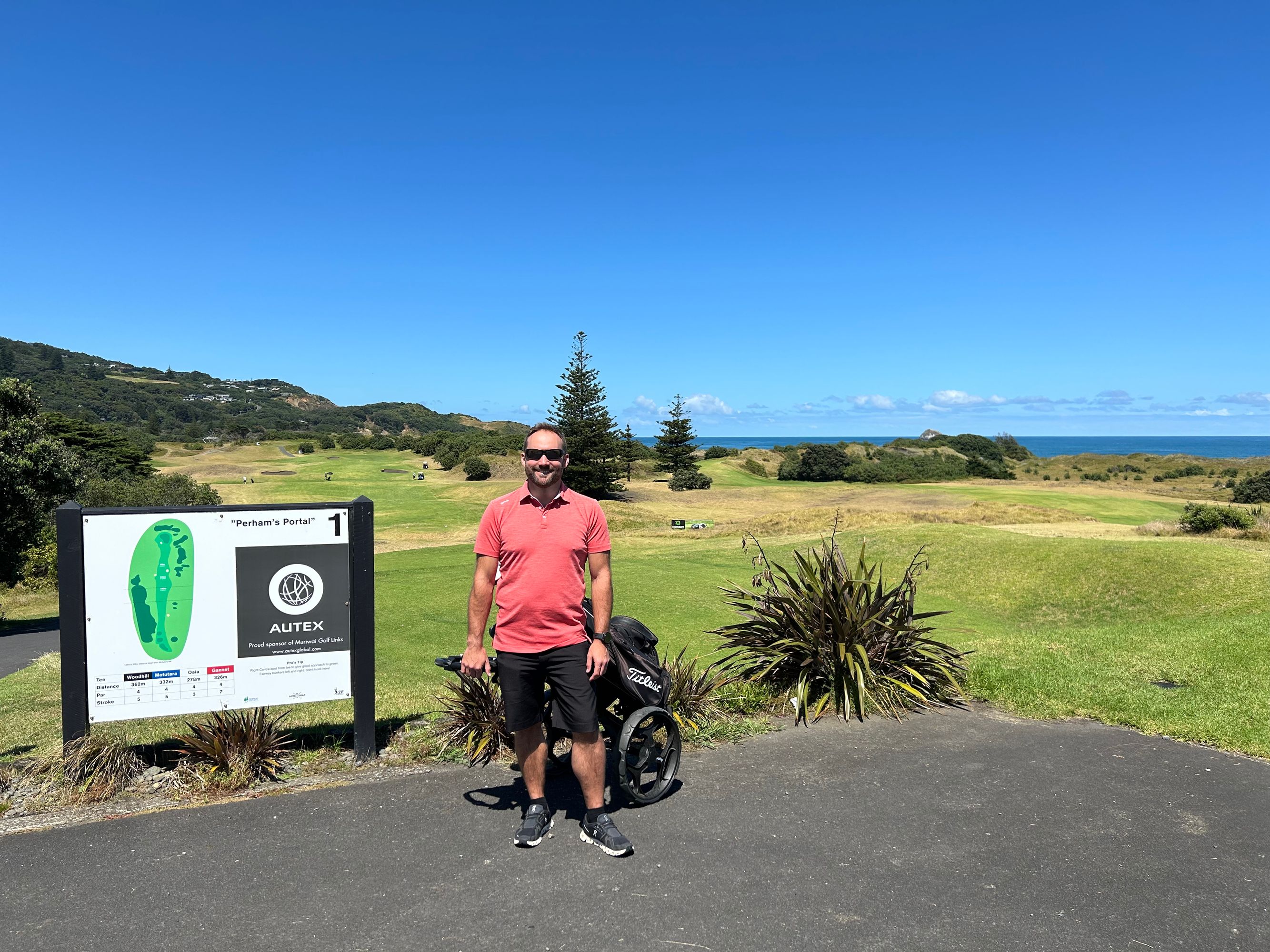 Los geht's: Bereit für den Muriwai Golf Couse (Foto: Jürgen Maßen)