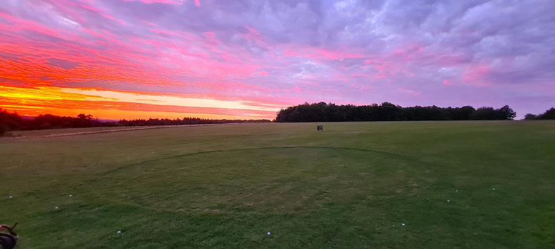 Driving Range in der Morgenröte