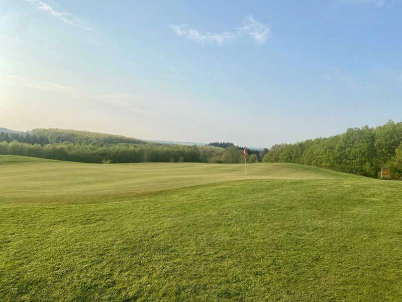 Kurzplatz mit kniffeligen Grüns: Eifel Course