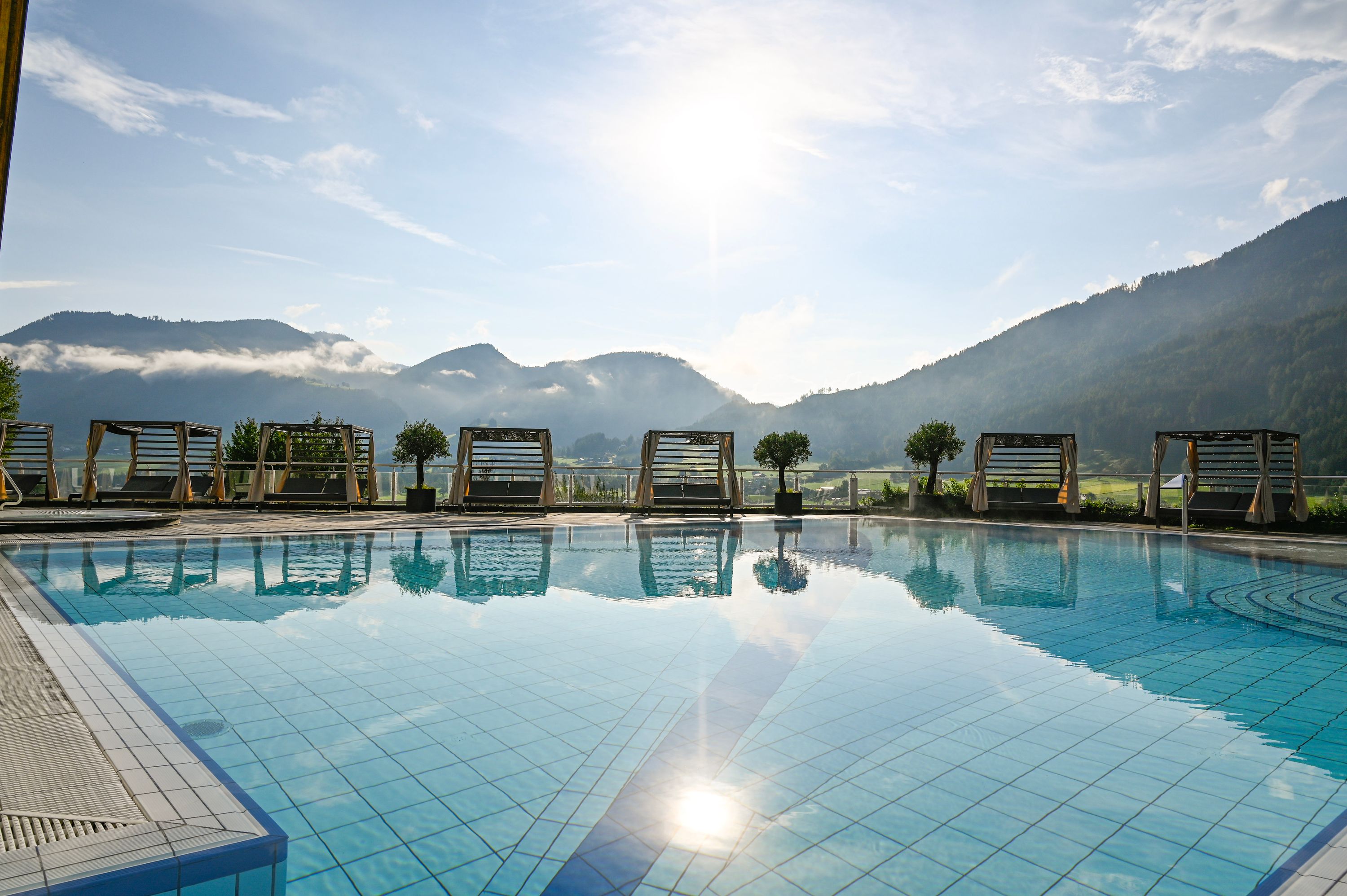 Erholung mit Bergblick (Bild: IMLAUER Hotel Schloss Pichlarn)