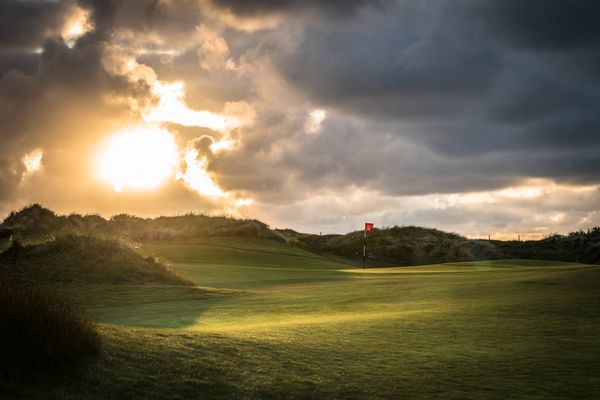 Mit viel Wolkenspiel (Foto: Golf Club Föhr)