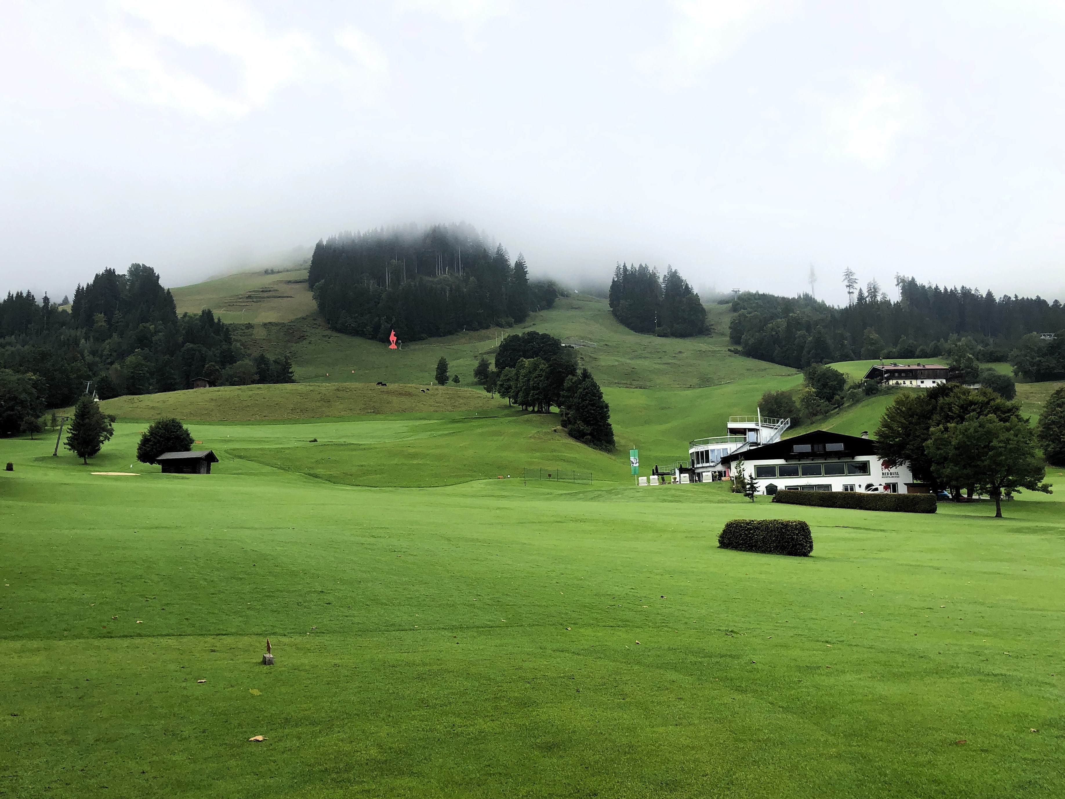 Die Streif: Von Skifahrenden im Sommer keine Spur