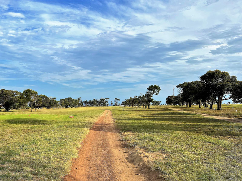 Jeffreys Bay: Golfspielen in der afrikanischen Steppenlandschaft