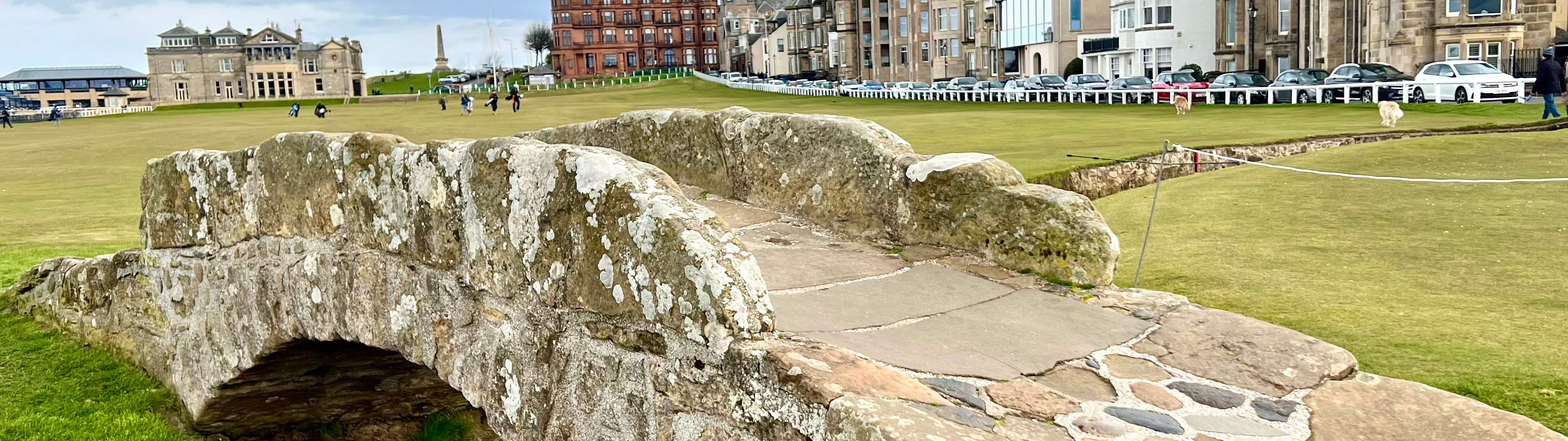 Inhalt vieler Golferträume: die Swilcan Bridge